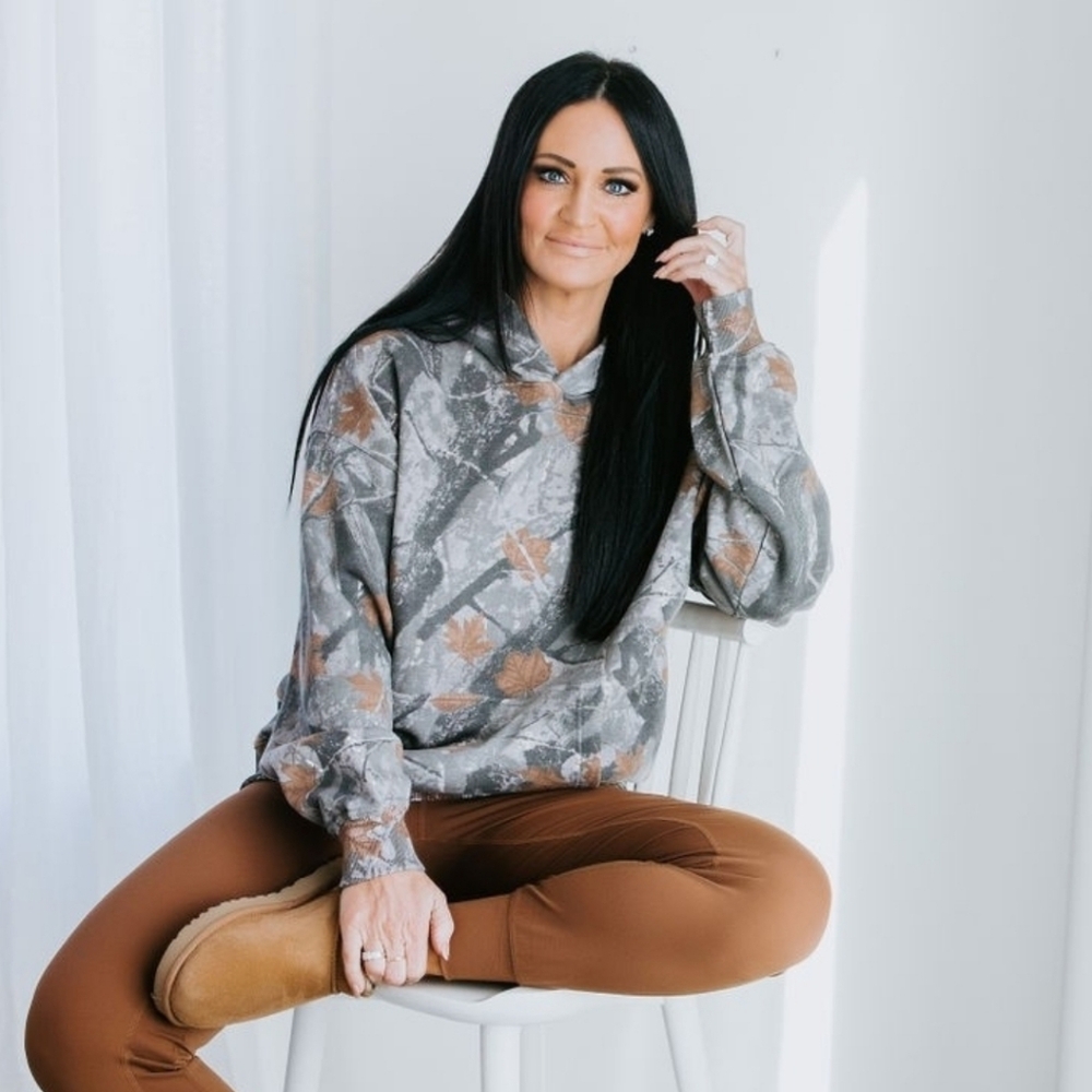 In the deep woods camo hoodie chelsea deboer size medium